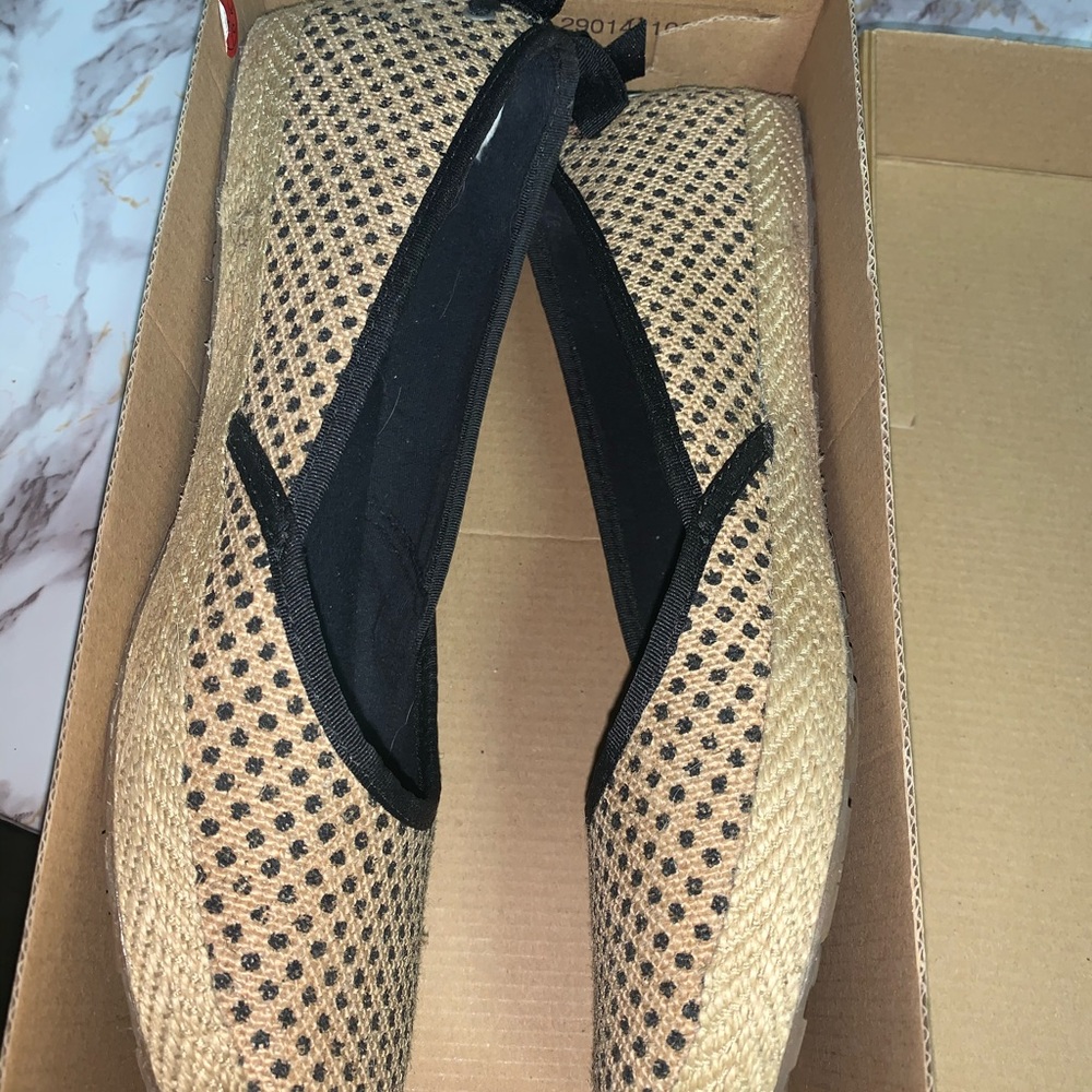 Flats - Picture 2 of 5